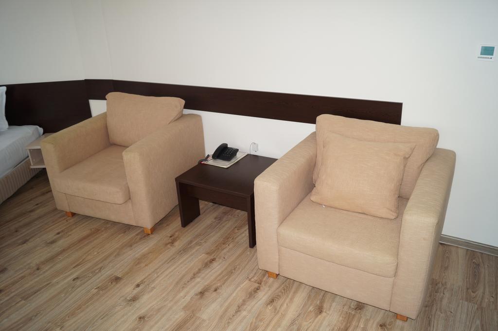 Hotel Kardjali Kurdzhali ภายนอก รูปภาพ