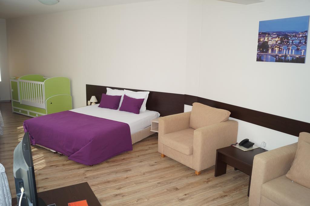 Hotel Kardjali Kurdzhali ภายนอก รูปภาพ