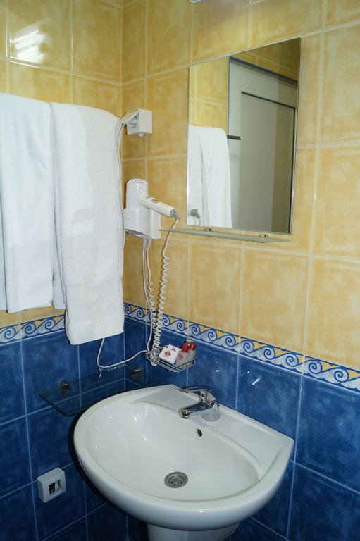 Hotel Kardjali Kurdzhali ภายนอก รูปภาพ
