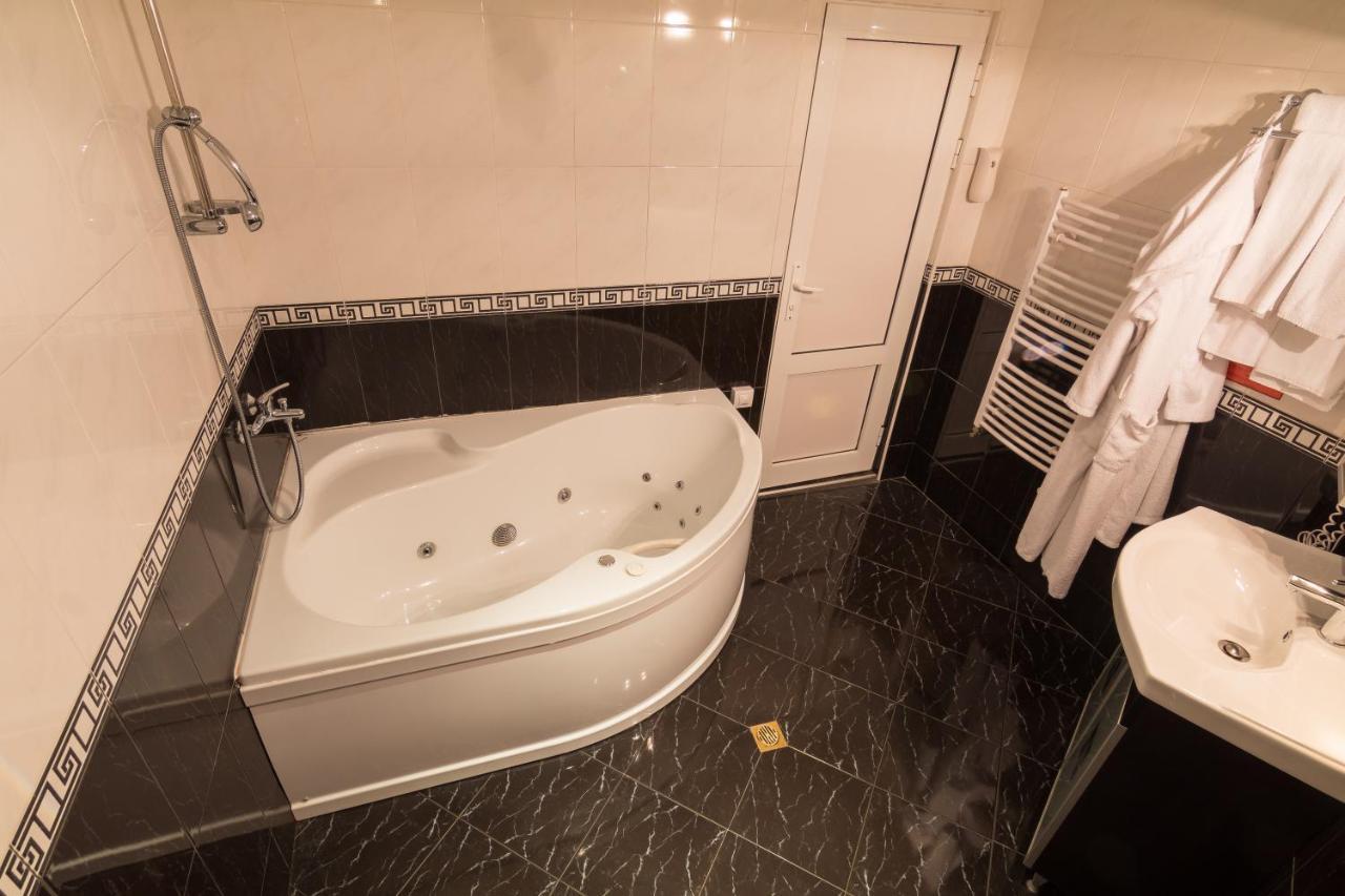Hotel Kardjali Kurdzhali ภายนอก รูปภาพ