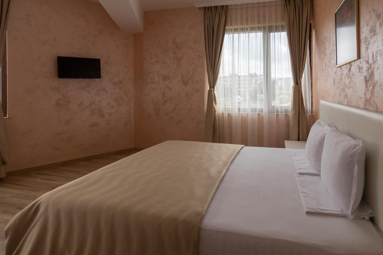 Hotel Kardjali Kurdzhali ภายนอก รูปภาพ