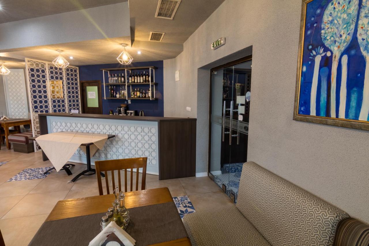 Hotel Kardjali Kurdzhali ภายนอก รูปภาพ