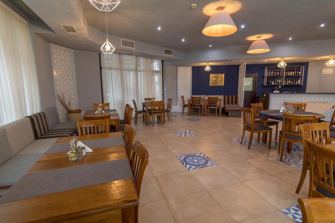 Hotel Kardjali Kurdzhali ภายนอก รูปภาพ